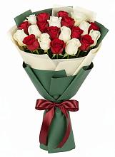 Букет Микс из красных и белых роз в Вознесеновке