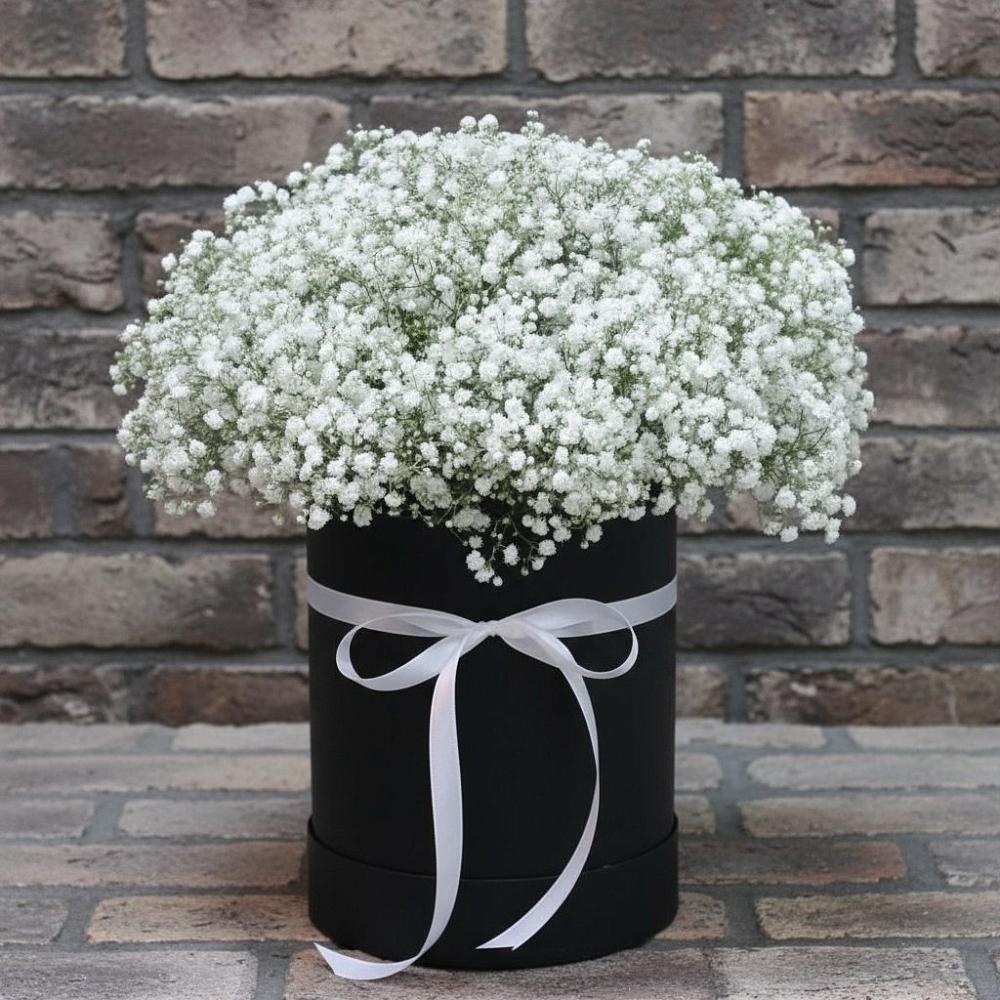 Цветочная композиция из Гипсофила в шляпной коробке в Вознесеновке