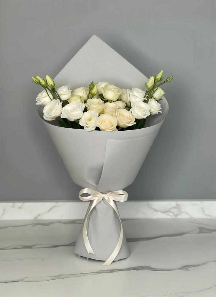 Букет цветов из: Розы и Лизиантусы в Вознесеновке