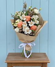Букет цветов из:  Альстромерии, Лизиантусы, Розы и Хризантемы в Вознесеновке