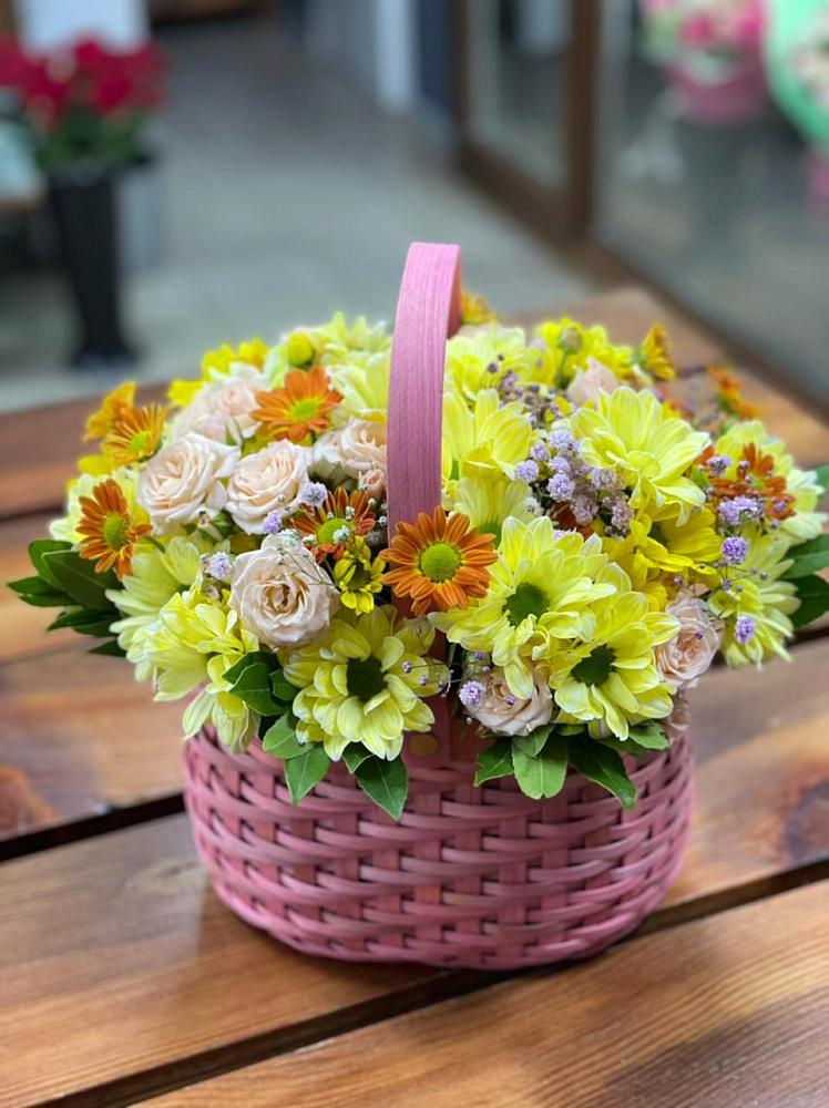 Цветочная композиция из Хризантемы и Розы в корзине в Вознесеновке