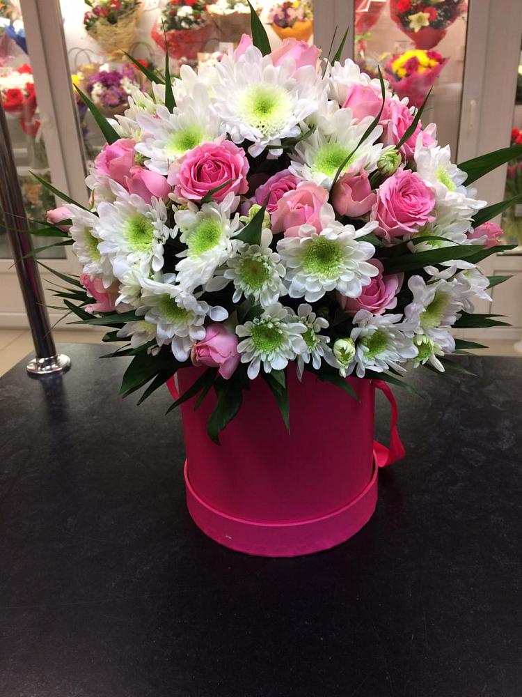 Цветочная композиция из Розы и Хризантемы в шляпной коробке в Вознесеновке