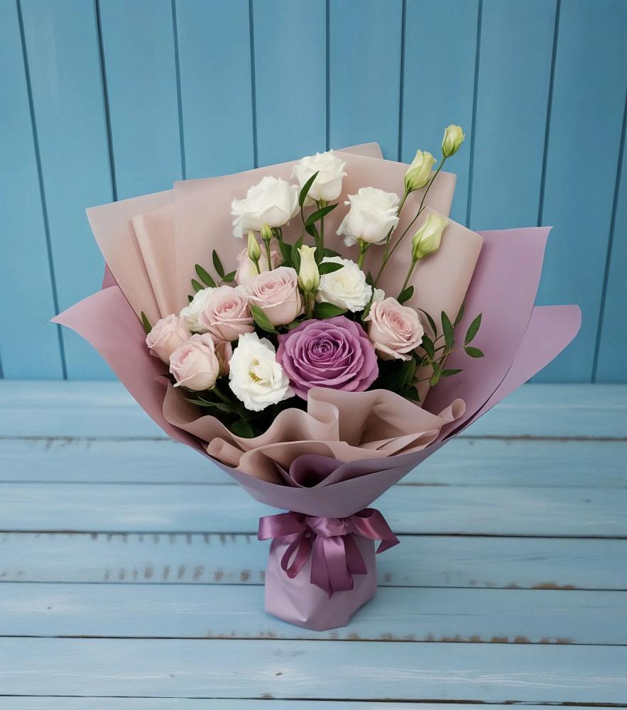 Букет цветов из: Розы и Лизиантусы в Вознесеновке